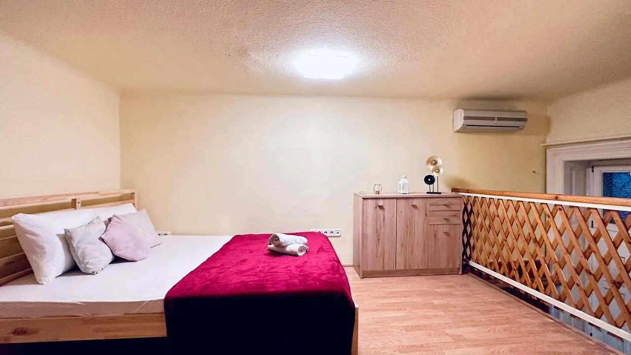 Ulloi Apartment - Unique Style Near Corvin 부다페스트 헝가리