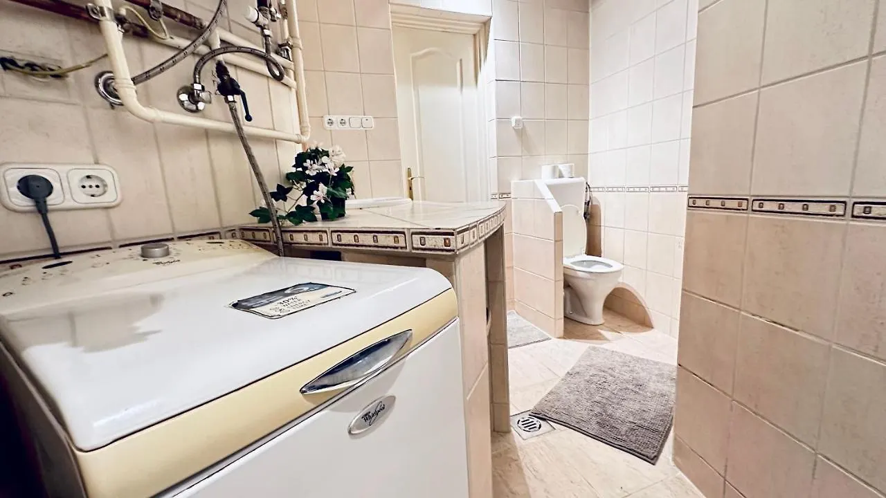 Ulloi Apartment - Unique Style Near Corvin Budapest Hungary