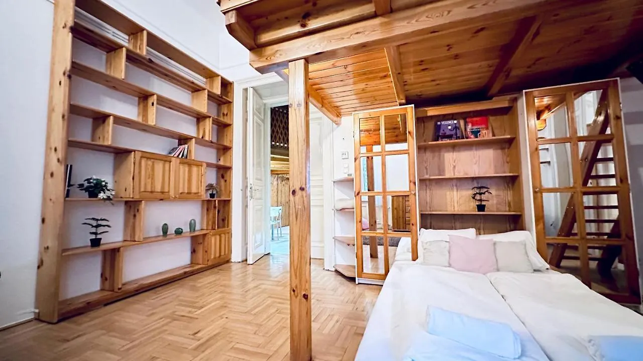 Ulloi Apartment - Unique Style Near Corvin Budapest Hungary