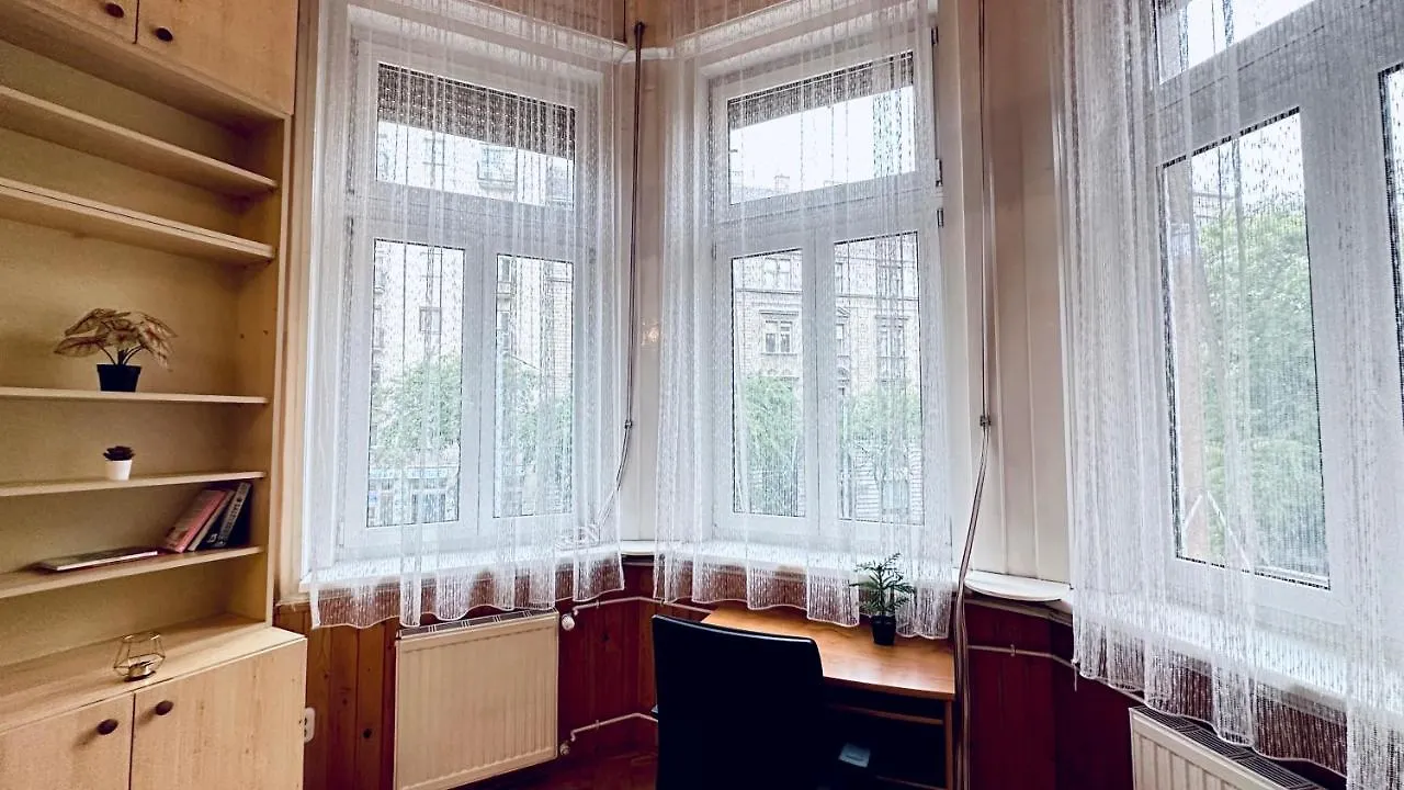 Ulloi Apartment - Unique Style Near Corvin Budapest